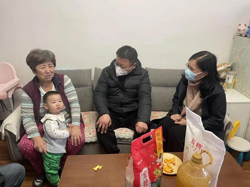董事長(zhǎng)參加“人大代表、政協(xié)委員走進(jìn)社區(qū)，開(kāi)展居民議事協(xié)商”活動(dòng).jpg